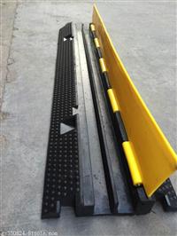 二线槽减速带 道路过线板 优质橡胶电缆减速带 减速垄 交通设施